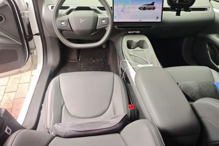 Used XPeng MONA M03 2025 600 with Ultra-Long Range Max Center Console
