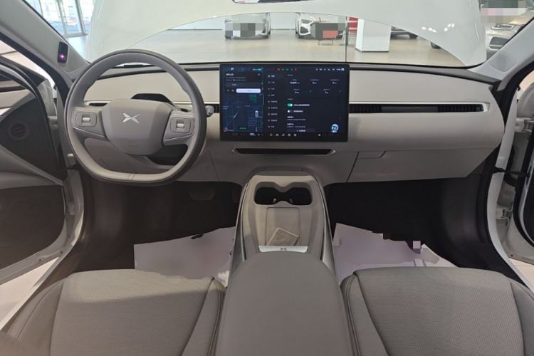Used XPeng MONA M03 2025 600 with Ultra-Long Range Max Center Console
