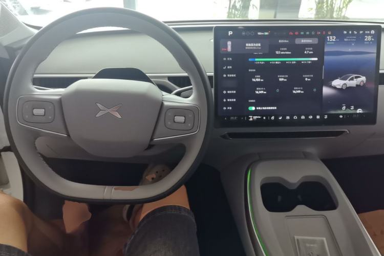 Used XPeng MONA M03 2025 600 with Ultra-Long Range Max Center Console