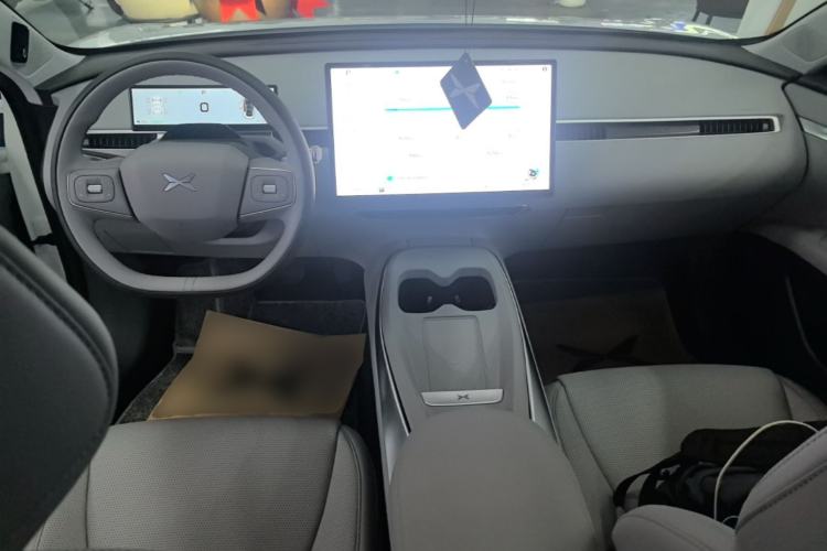 Used XPeng MONA M03 2025 600 with Ultra-Long Range Max Center Console