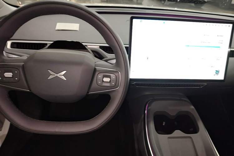 Used XPeng MONA M03 2025 600 with Ultra-Long Range Max Center Console