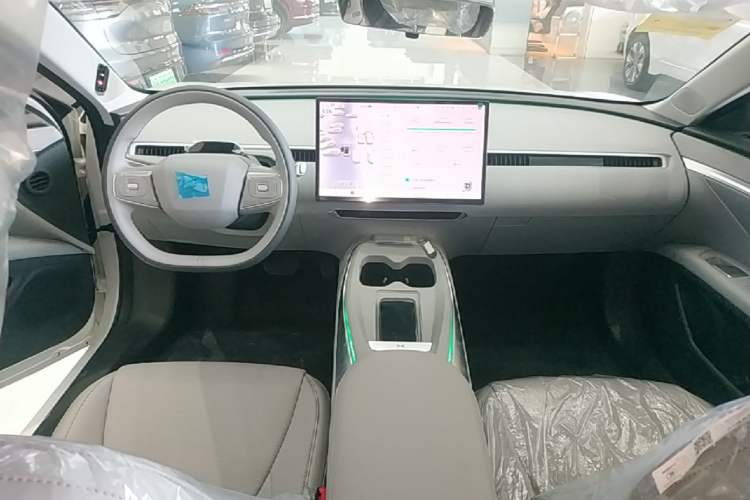 Used XPeng MONA M03 2025 502 Long-Range Max Center Console
