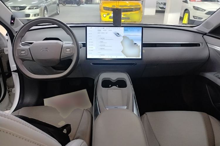 Used XPeng MONA M03 2025 600 with Ultra-Long Range Max Center Console