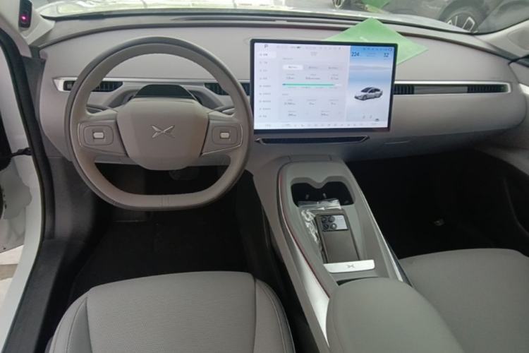 Used XPeng MONA M03 2025 600 with Ultra-Long Range Max Center Console