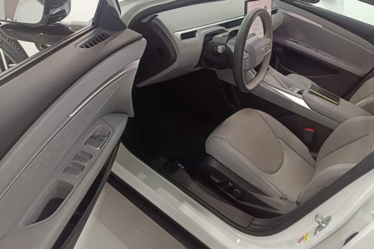 Used XPeng MONA M03 2025 600 with Ultra-Long Range Max Driver Seat