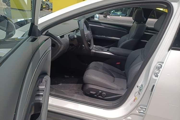 Used XPeng MONA M03 2025 600 with Ultra-Long Range Max Driver Seat