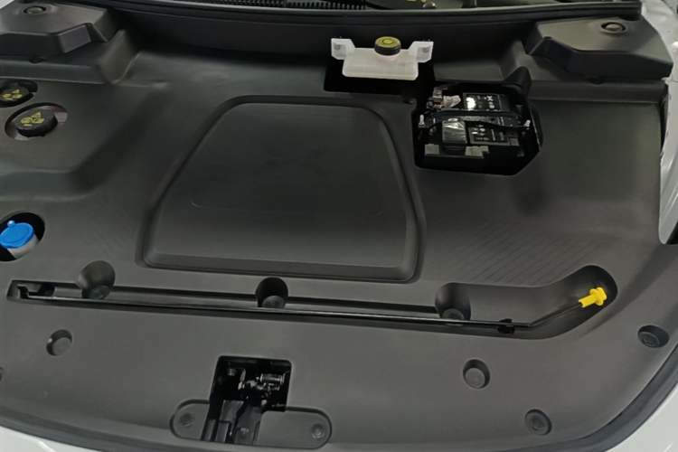 Used XPeng MONA M03 2025 600 with Ultra-Long Range Max Engine Bay