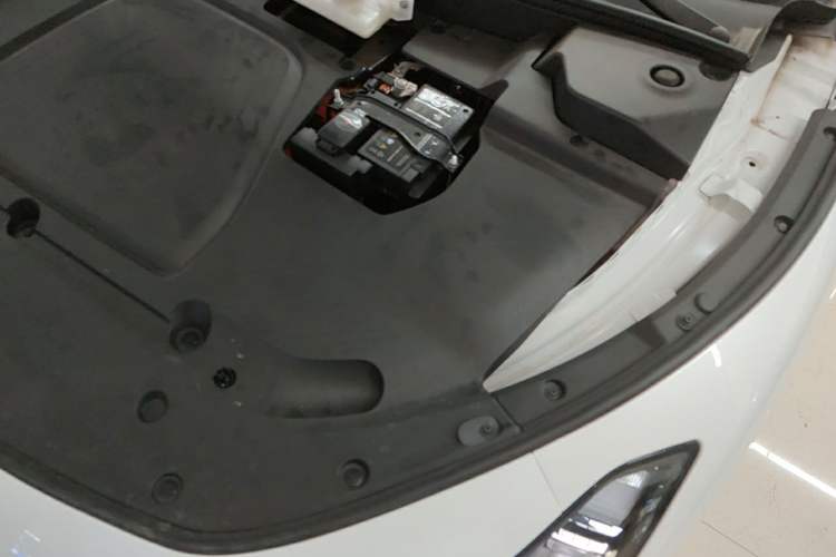 Used XPeng MONA M03 2025 600 with Ultra-Long Range Max Engine Bay Left