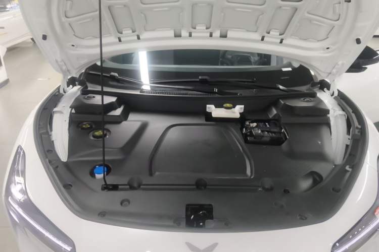Used XPeng MONA M03 2025 600 with Ultra-Long Range Max Engine Bay