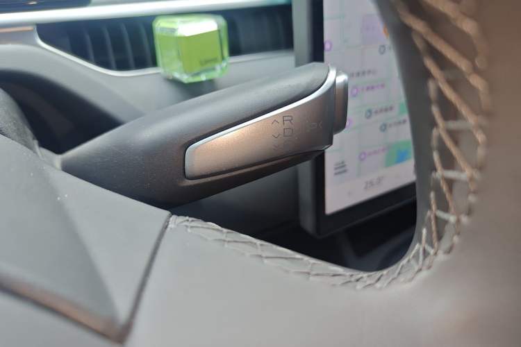 Used XPeng MONA M03 2025 600 with Ultra-Long Range Max Gear Lever