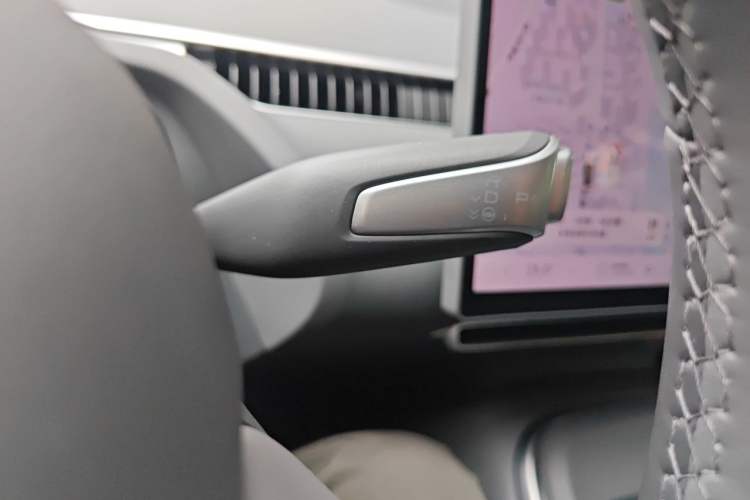 Used XPeng MONA M03 2025 600 with Ultra-Long Range Max Gear Lever
