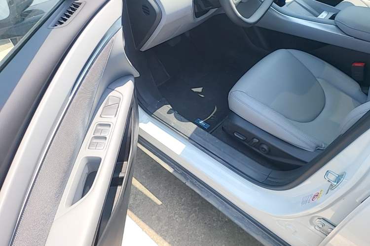 Used XPeng MONA M03 2025 600 with Ultra-Long Range Max Left Front Seat