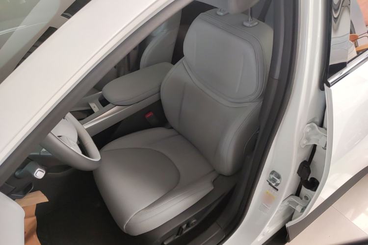 Used XPeng MONA M03 2025 600 with Ultra-Long Range Max Left Front Seat