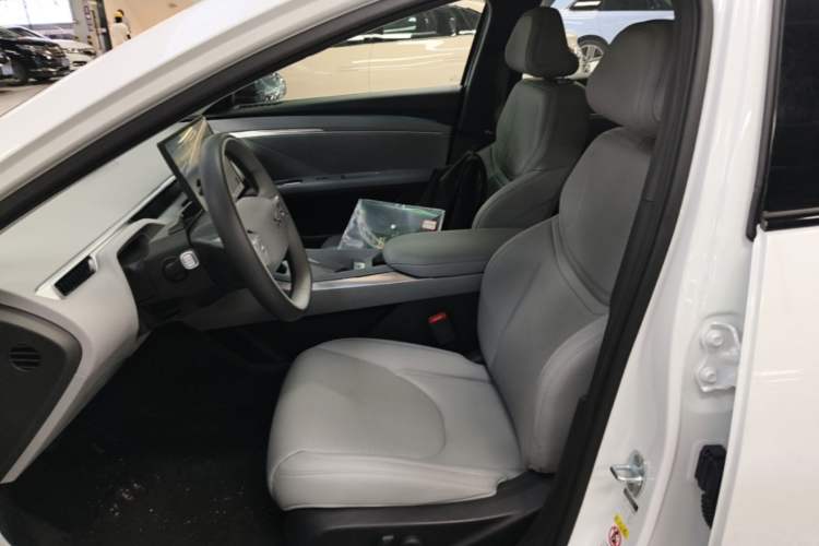 Used XPeng MONA M03 2025 600 with Ultra-Long Range Max Left Front Seat