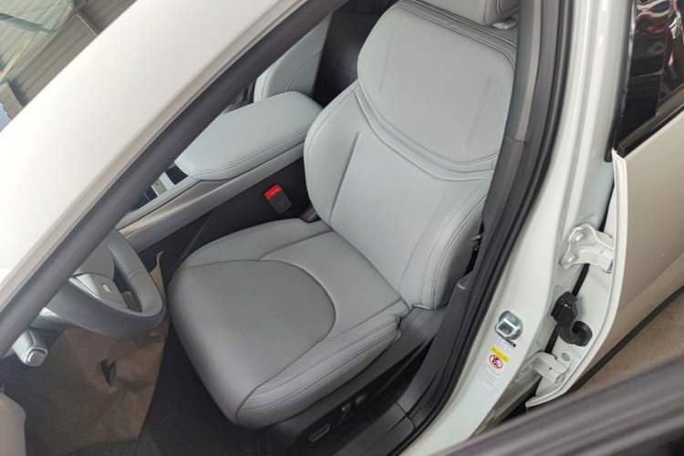 Used XPeng MONA M03 2025 600 with Ultra-Long Range Max Left Front Seat