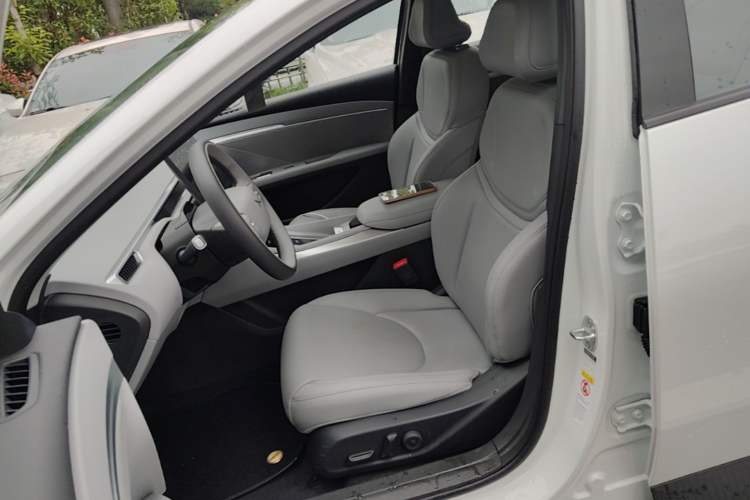 Used XPeng MONA M03 2025 600 with Ultra-Long Range Max Left Front Seat