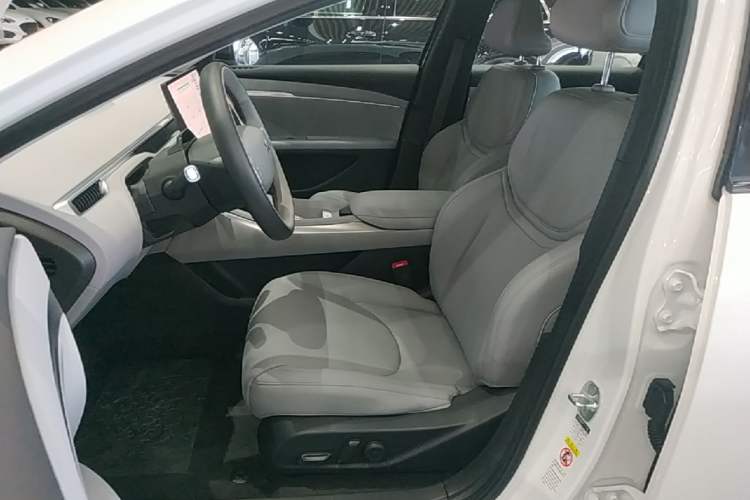 Used XPeng MONA M03 2025 600 with Ultra-Long Range Max Left Front Seat