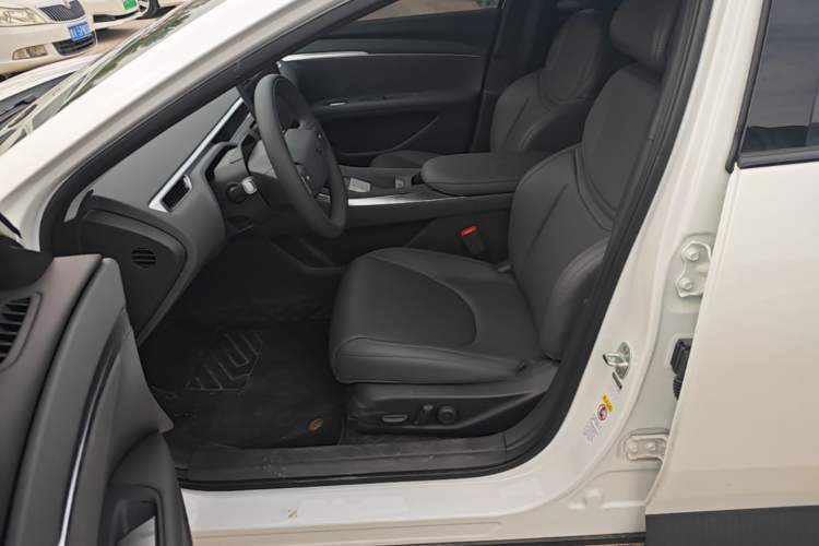 Used XPeng MONA M03 2025 600 with Ultra-Long Range Max Left Front Seat