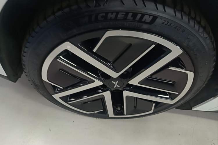 Used XPeng MONA M03 2025 600 with Ultra-Long Range Max Left Front Wheel Hub