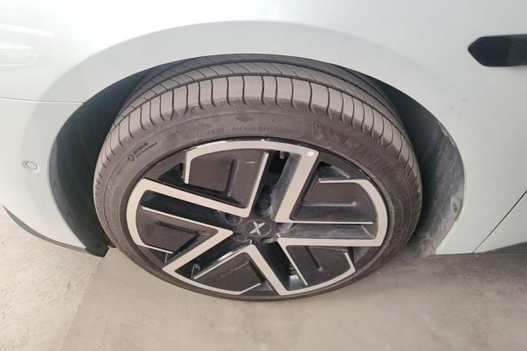 Used XPeng MONA M03 2025 600 with Ultra-Long Range Max Left Front Wheel Hub