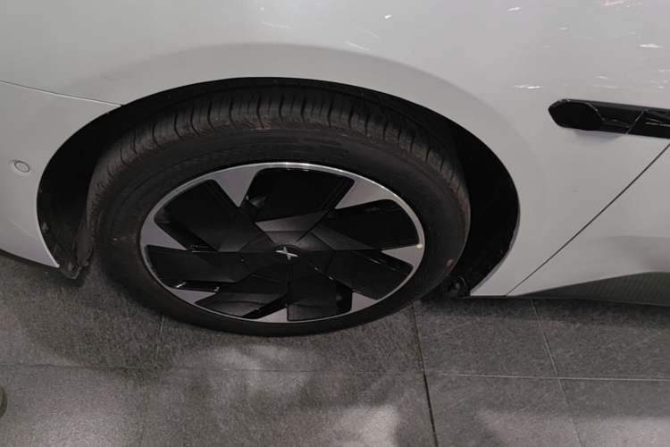 Used XPeng MONA M03 2025 600 with Ultra-Long Range Max Left Front Wheel Hub