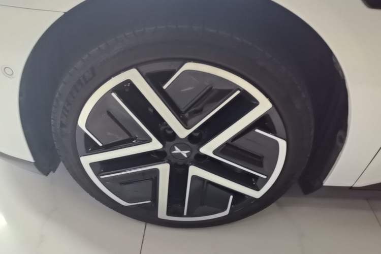 Used XPeng MONA M03 2025 600 with Ultra-Long Range Max Left Front Wheel Hub