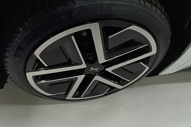 Used XPeng MONA M03 2025 600 with Ultra-Long Range Max Left Front Wheel Hub