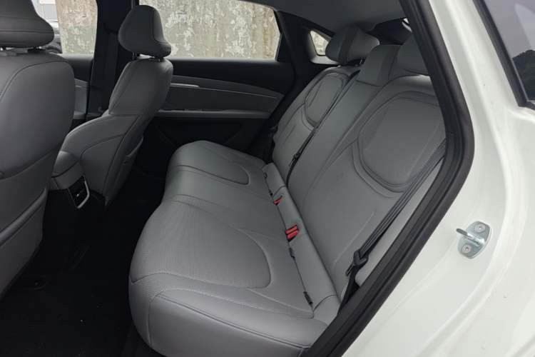 Used XPeng MONA M03 2025 600 with Ultra-Long Range Max Left Rear Seat