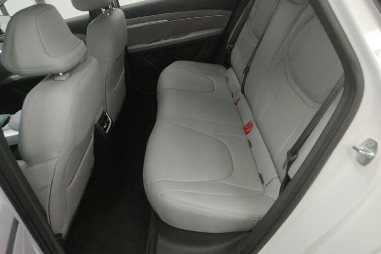 Used XPeng MONA M03 2025 600 with Ultra-Long Range Max Left Rear Seat