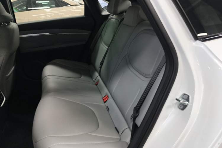 Used XPeng MONA M03 2025 600 with Ultra-Long Range Max Left Rear Seat