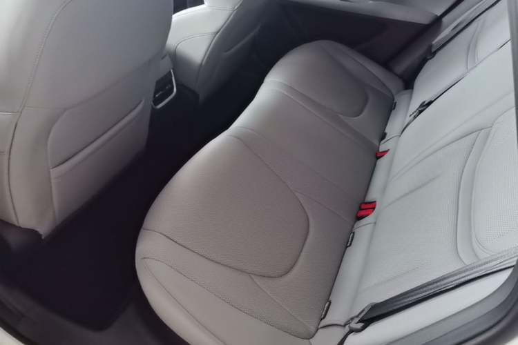 Used XPeng MONA M03 2025 600 with Ultra-Long Range Max Left Rear Seat