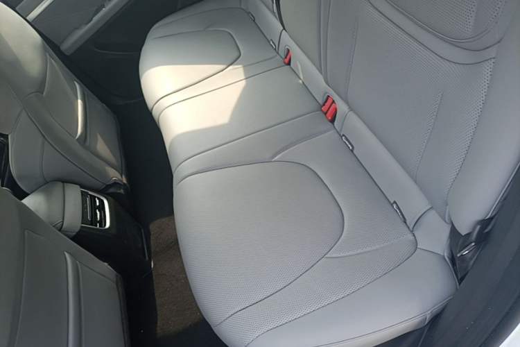 Used XPeng MONA M03 2025 600 with Ultra-Long Range Max Left Rear Seat