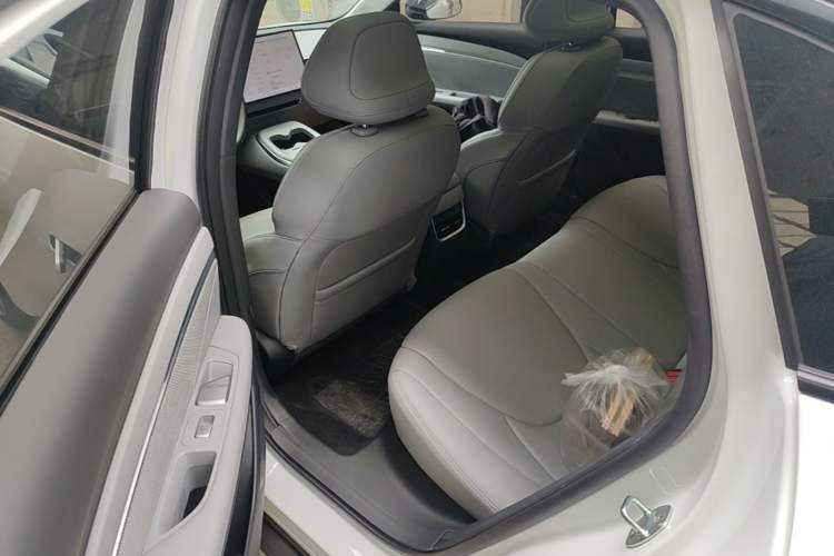 Used XPeng MONA M03 2025 600 with Ultra-Long Range Max Left Rear Seat