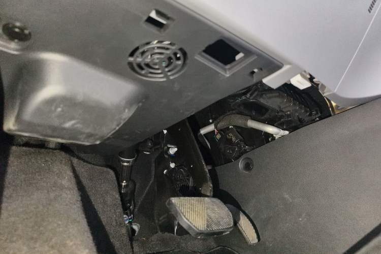Used XPeng MONA M03 2025 600 with Ultra-Long Range Max Left Side Sill