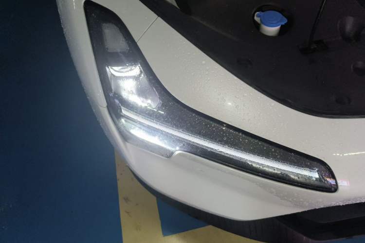 Used XPeng MONA M03 2025 600 with Ultra-Long Range Max Right Front Headlight