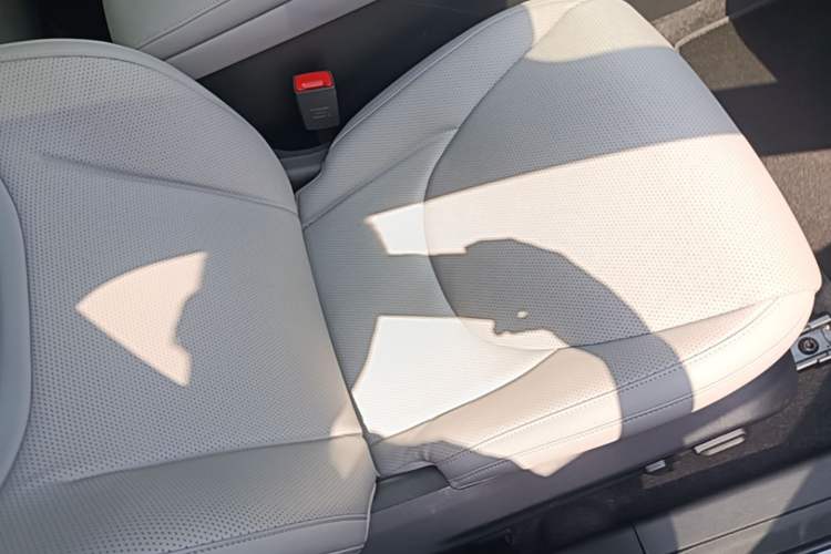 Used XPeng MONA M03 2025 600 with Ultra-Long Range Max Right Front Seat
