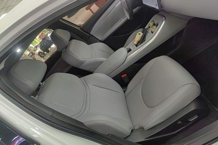 Used XPeng MONA M03 2025 600 with Ultra-Long Range Max Right Front Seat