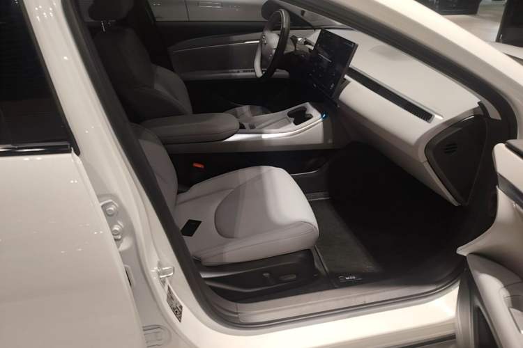 Used XPeng MONA M03 2025 600 with Ultra-Long Range Max Right Front Seat