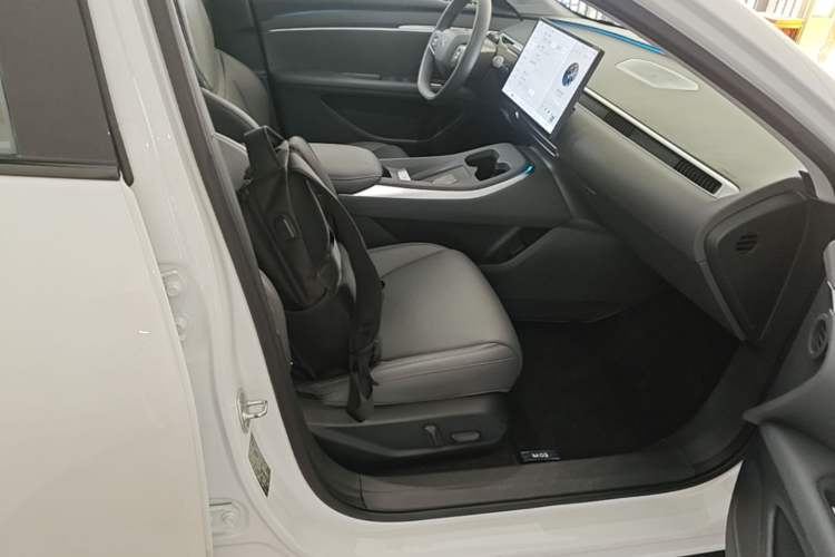 Used XPeng MONA M03 2025 600 with Ultra-Long Range Max Right Front Seat