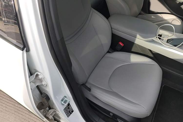 Used XPeng MONA M03 2025 600 with Ultra-Long Range Max Right Front Seat