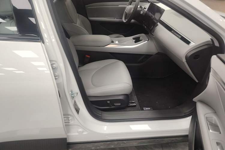 Used XPeng MONA M03 2025 600 with Ultra-Long Range Max Right Front Seat