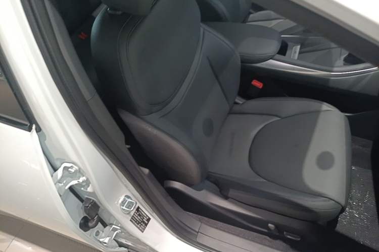 Used XPeng MONA M03 2025 600 with Ultra-Long Range Max Right Front Seat