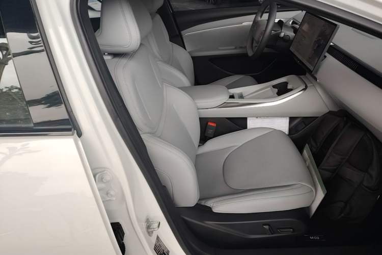 Used XPeng MONA M03 2025 600 with Ultra-Long Range Max Right Front Seat