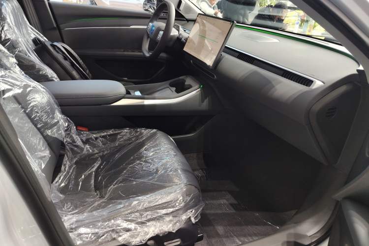 Used XPeng MONA M03 2025 502 Long-Range Max Right Front Seat