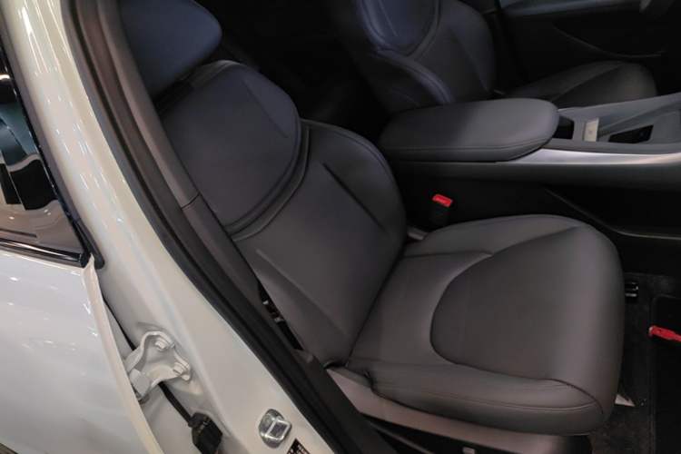 Used XPeng MONA M03 2025 600 with Ultra-Long Range Max Right Front Seat