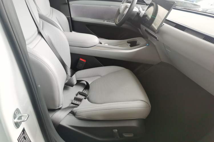 Used XPeng MONA M03 2025 600 with Ultra-Long Range Max Right Front Seat
