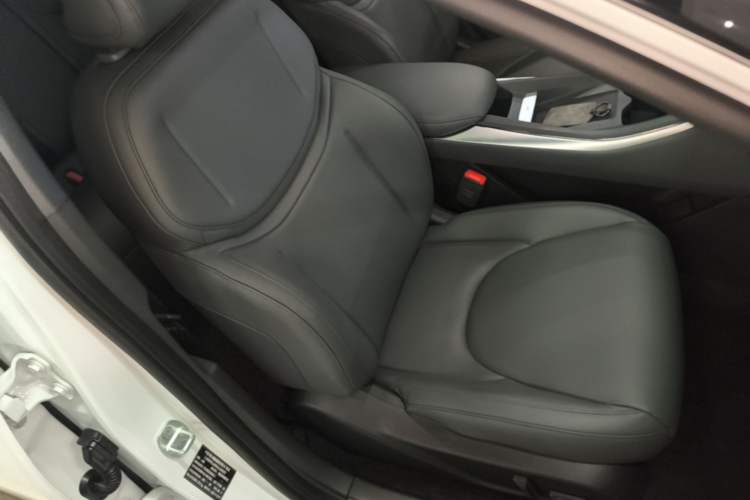 Used XPeng MONA M03 2025 600 with Ultra-Long Range Max Right Front Seat