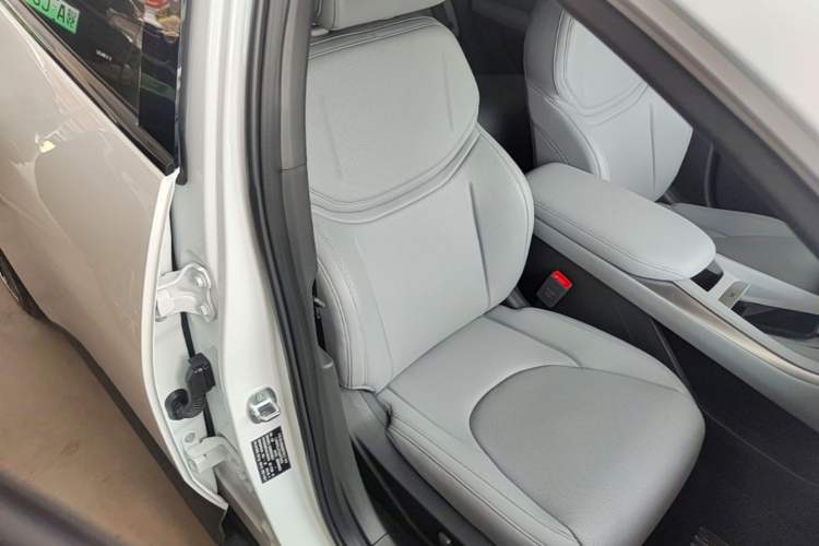 Used XPeng MONA M03 2025 600 with Ultra-Long Range Max Right Front Seat