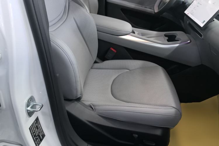 Used XPeng MONA M03 2025 600 with Ultra-Long Range Max Right Front Seat