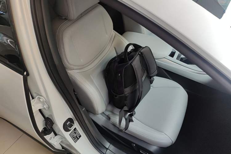 Used XPeng MONA M03 2025 620 Ultra-Long Range Plus Right Front Seat